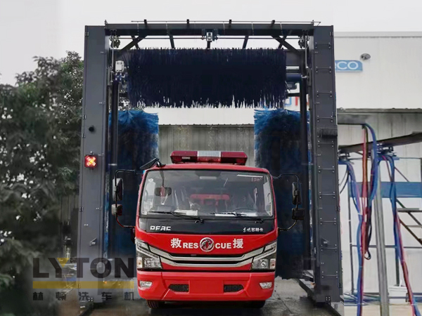 大型通道式巴士洗車機　通道式洗車方式　廣泛應(yīng)用于各全國各大城市公交系統(tǒng)等