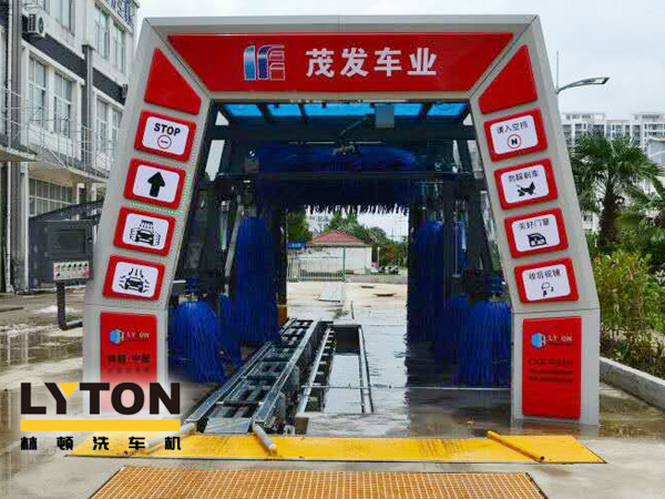 南京林頓電腦洗車(chē)機(jī)高壓沖洗、仿型超柔刷洗、自動(dòng)計(jì)量噴灑洗車(chē)液、亮光蠟及強(qiáng)力仿型風(fēng)干等自動(dòng)洗車(chē)工藝操作。