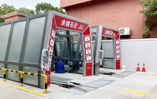 寧波余姚石化陽明西路站選配林頓FX11系列隧道式洗車機2套！加油免費洗車，讓利于民，讓老百姓享受到真正的實惠！