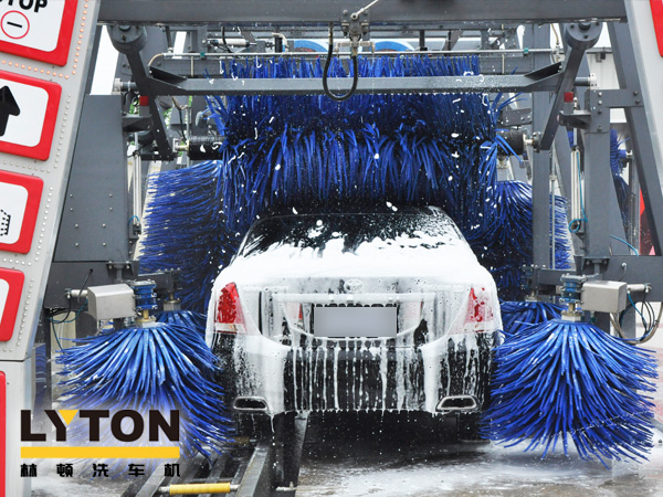 001型高泡洗車液，超潤(rùn)滑高泡洗車液，高效、環(huán)保、超濃縮，林頓電腦洗車機(jī)專用。