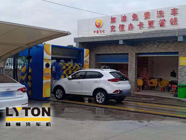 中魯石化加油站配置GD-20A型龍門往復(fù)式全自動電腦洗車機(jī)！加油也可免費(fèi)洗車機(jī)啦！