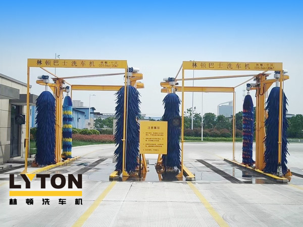 林頓大型通道式巴士洗車機(jī)走進(jìn)南通，二臺(tái)公交車專用電腦洗車設(shè)備安裝完工交付