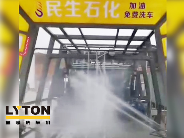 黃色款林頓FX-11系列隧道式連續(xù)全自動洗車機設(shè)備,外表高壓沖洗、仿型超柔刷洗、輪刷清洗等,眾多客戶選擇!
