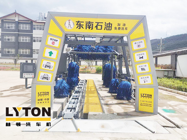 黃色款林頓FX-11系列隧道式連續(xù)全自動洗車機設(shè)備,外表高壓沖洗、仿型超柔刷洗、輪刷清洗等,眾多客戶選擇!