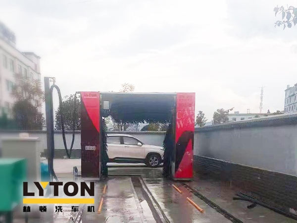 云南玉溪中石化選擇林頓龍門往復(fù)式全自動(dòng)洗車機(jī)！場地適應(yīng)性強(qiáng)！高效清洗！