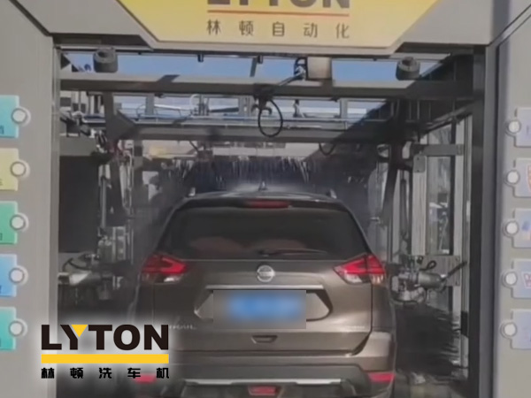 江南古鎮(zhèn)周莊網(wǎng)紅打卡加油站全自動洗車機安裝完工！現(xiàn)調(diào)試洗車！