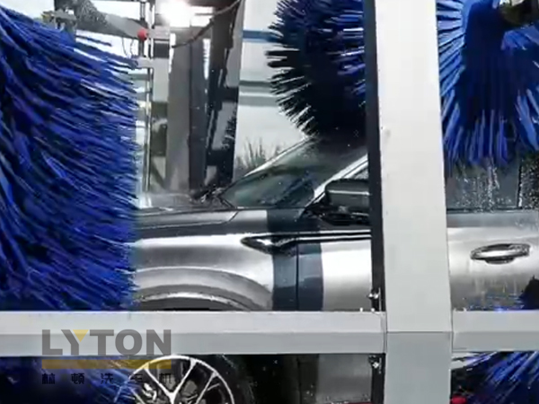 惠眾汽車俱樂部——林頓FX11系列全自動洗車機(jī)作業(yè)視頻